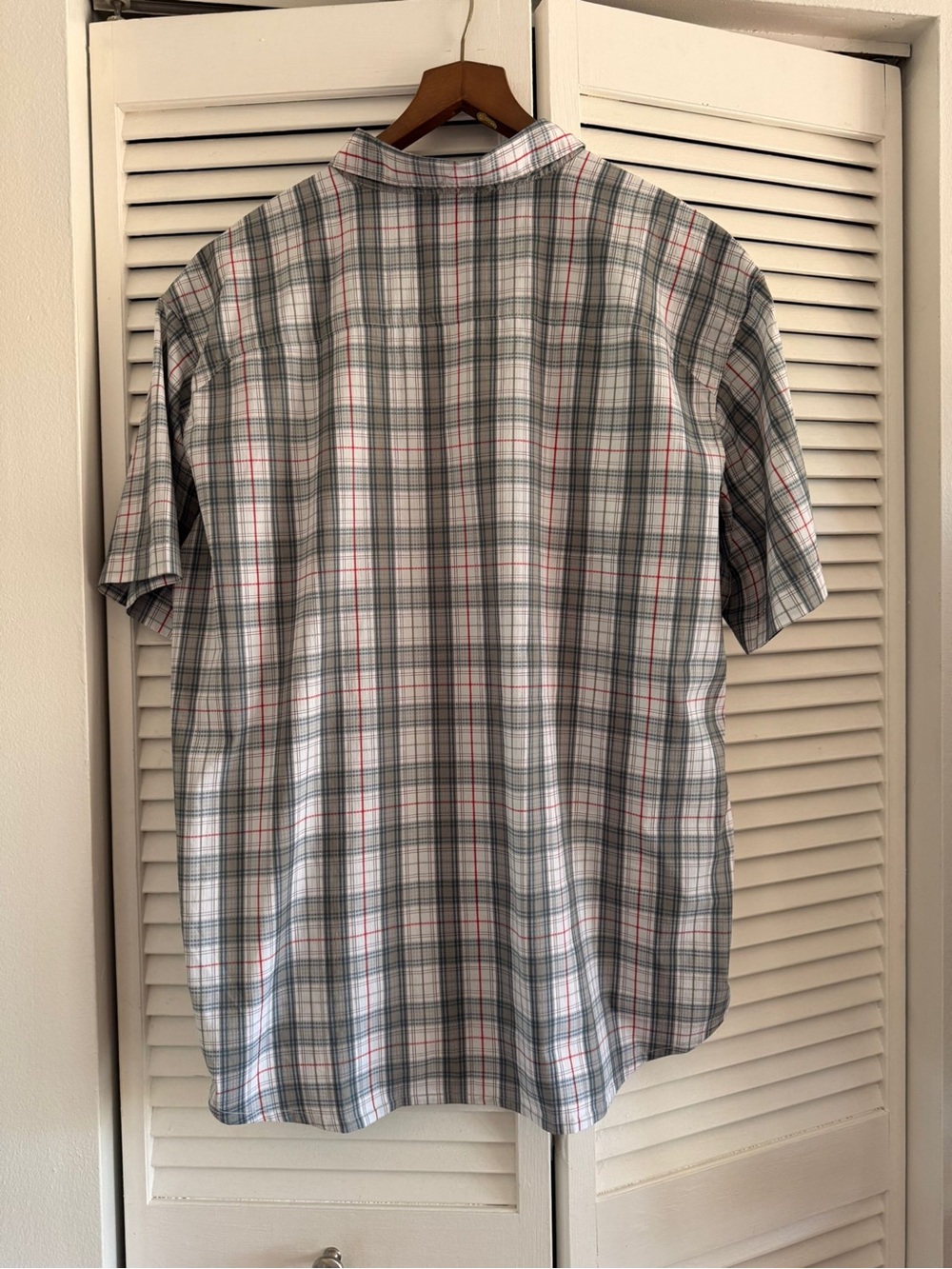 Columbia Men's Short-Sleeve Plaid Button-Down Shirt — Gray, White, Red